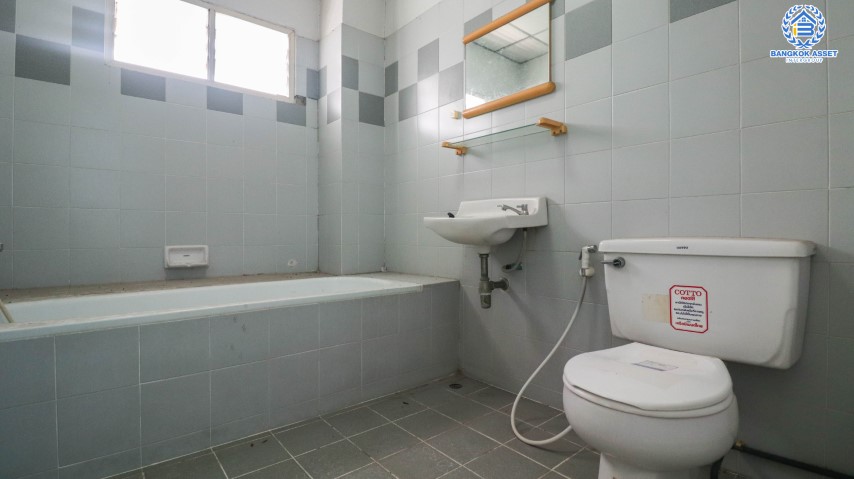 *****ทาวน์เฮ้าส์มือสองย่านนนทบุรี ม.ดิเอมเมอรัลด์พาร์ค เรวดี-ติวานนท์ หลังมุม! บนเนื้อที่ 32.3 ตร.ว. ฟังก์ชั่น 2 ห้องนอน 2 ห้องน้ำ 1 ที่จอดรถ แถมฟรี! 3 เครื่องปรับอากาศ บ้านสภาพดี น่าอยู่ เพียง9 นาทีก็ถึงรถไฟฟ้าสายสีม่วง "สถานีกระทรวงสาธารณสุข" ใกล้ทางด่วน "งามวงศ์วาน" จองด่วน!